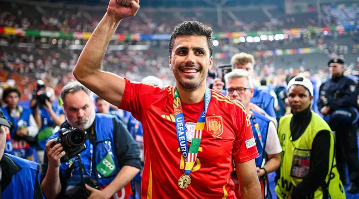 Rodri wybiera Barcelonę, Real Madryt z informacją o decyzji